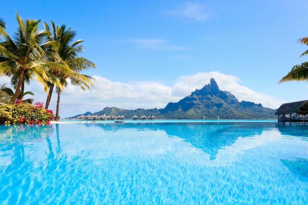 bora-beach-pacific-lagoon-tropical-palm-bay